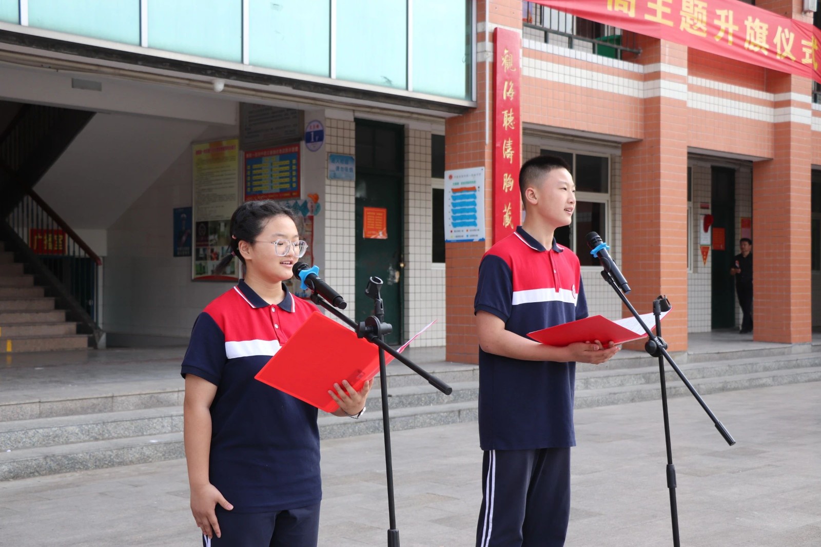 弘扬诚信美德，共建诚信校园——淮阳一高举行主题升旗仪式